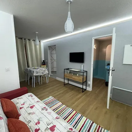30m2 2 Steps From Everything Antibes